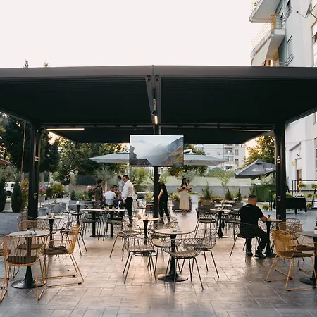 Olia Отель Тирана